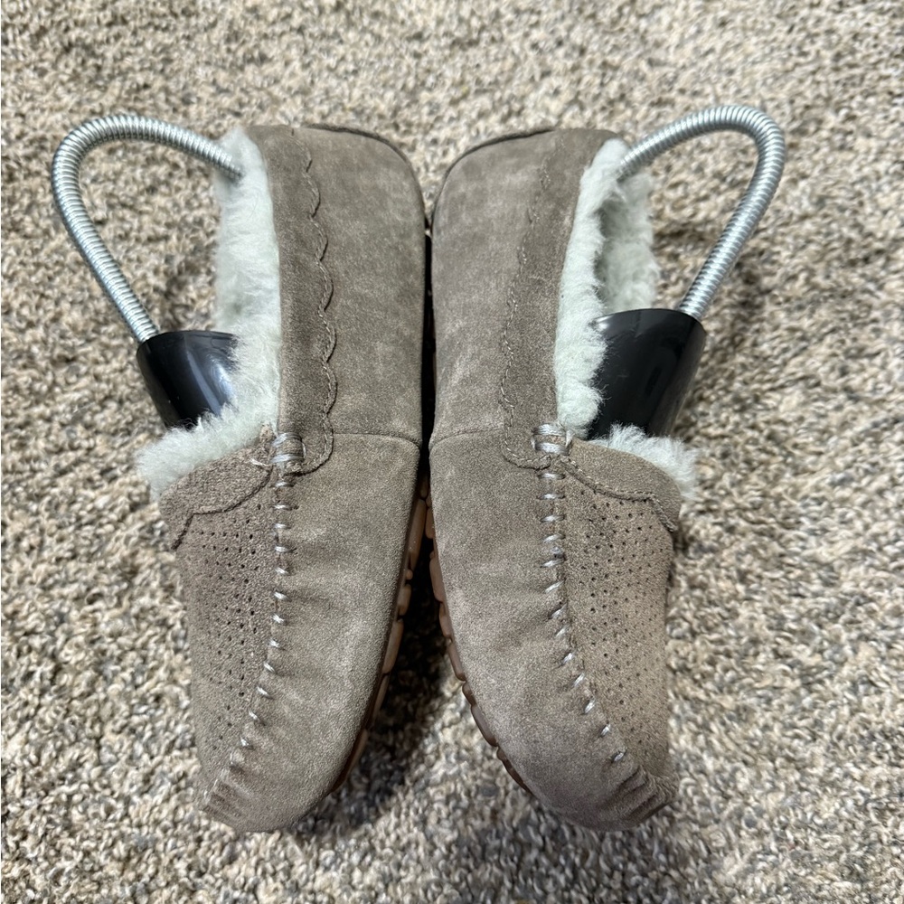 UGG women Moccasin Slippers - Picture 2 of 6